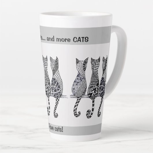 Tasse Latte Chat...chat...et plus de chats assis sur un bûcher (Angle droit)