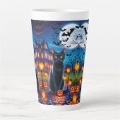 Tasse Latte Chat noir dans le paysage enchanté d'Halloween (Devant)