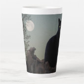 Tasse Latte Chat noir dans un arbre devant une Pleine lune (Devant)