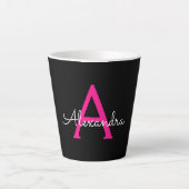 Tasse Latte Chaud rose noir Script Girl Nom du monogramme (Devant)