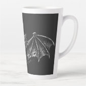 Tasse Latte Chauve-souris plongeante - par BurnsInHell (Droite)