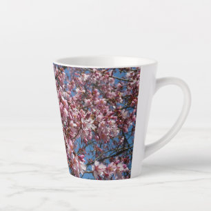 Tasse Latte Cherry Blossoms et Blue Sky Spring Floral