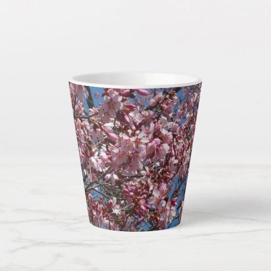 Tasse Latte Cherry Blossoms et Blue Sky Spring Floral (Devant)