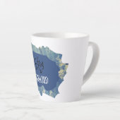 Tasse Latte Chic Script Denim Scrap Cinquante & FABULOUS! Anni (Angle droit)