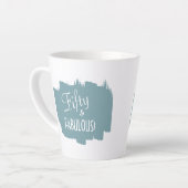 Tasse Latte Chic Script Paint Smear Cinquante et FABULEUX Anni (Angle gauche)