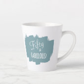 Tasse Latte Chic Script Paint Smear Cinquante et FABULEUX Anni (Droite)