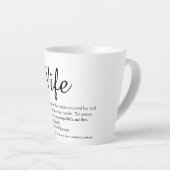 Tasse Latte Chic Script Wife Définition Noir et blanc amusant (Angle droit)