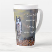 Tasse Latte Chien de devis motivationnel (Angle droit)