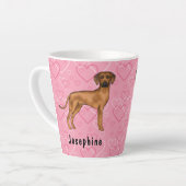 Tasse Latte Chien Rhodesian Ridgeback Sur Coeurs Rose Avec Nom (Angle gauche)