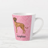 Tasse Latte Chien Rhodesian Ridgeback Sur Coeurs Rose Avec Nom (Droite)