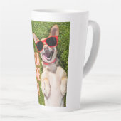 Tasse Latte Chien riant 30e anniversaire (Angle droit)