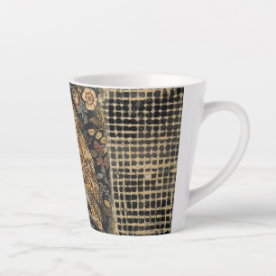 Tasse Latte Chouette adorable dans le jardin de fleurs , à car