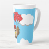 Tasse Latte Chouette mignonne volant avec des ballons de coeur (Angle droit)