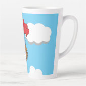 Tasse Latte Chouette mignonne volant avec des ballons de coeur (Droite)