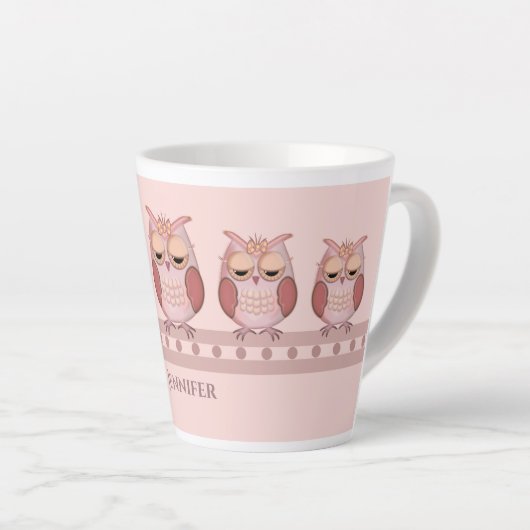 Tasse Latte Chouettes roses mignonnes et nom personnalisé (Angle droit)