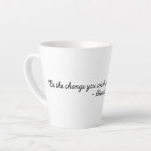 Tasse Latte Citation de Gandhi (Citations pour la collection L (Angle gauche)