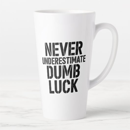 Tasse Latte Citation "Ne sous-estimez jamais la chance idiote" (Droite)