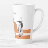 Tasse Latte Citrouille Whimsical Penguin Funny Halloween (Droite)