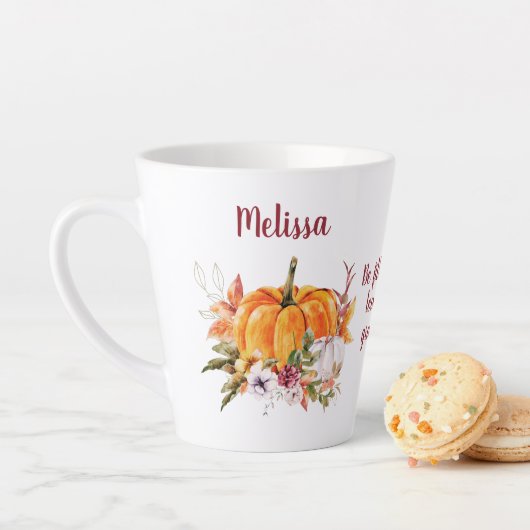 Tasse Latte Citrouilles Et Fleurs De Remerciements Avec Latte  (En situation)