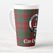Tasse Latte Clan Chisholm Tartan & Crest Badge (Angle gauche)