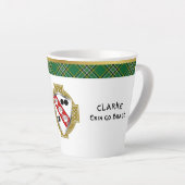 Tasse Latte Clarke Irish Shield & Tartan Personnalisé (Angle droit)