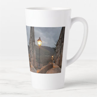 Tasse Latte colori rilassanti e dettagli armoniosi.