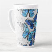Tasse Latte Composition des White and Blue Butterflies (Angle gauche)