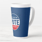 Tasse Latte Conception de badge de campagne VOTE Bold (Angle droit)