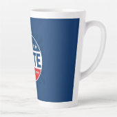 Tasse Latte Conception de badge de campagne VOTE Bold (Droite)
