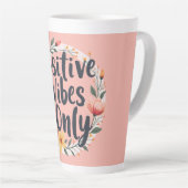 Tasse Latte Conception de couronne florale « Vibes Positives U (Angle droit)