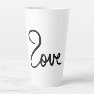 Tasse Latte Conception de typographie de mot "amour" minimalis