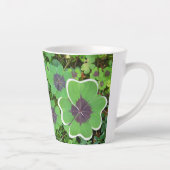 Tasse Latte Conception du trèfle à quatre feuilles (Droite)