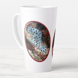Tasse Latte Conception ovale photographique de jeune mérou -