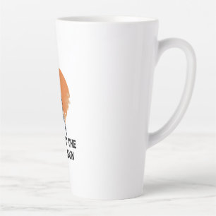 Tasse Latte Contre le soleil mourant, sablage avec le pic du s