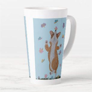 Tasse Latte Corgi gallois dansant avec des papillons