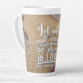 Tasse Latte Corinthiens 16-14 Amour (Angle gauche)