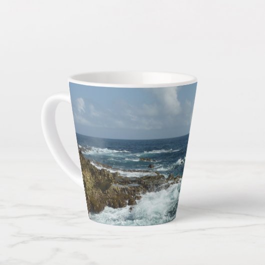 Tasse Latte Côte rocheuse d'Aruba et océan bleu (Angle gauche)