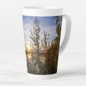 Tasse Latte Coucher de soleil automnal (Angle droit)