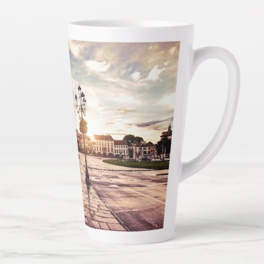Tasse Latte Coucher de soleil sur le carré à Padova en Italie (Droite)