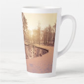 Tasse Latte Coucher de soleil sur le parc avec petit lac gelé (Droite)