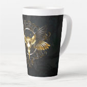 Tasse Latte Crâne d'oiseaux dorés sur arrière - plan noir (Angle droit)