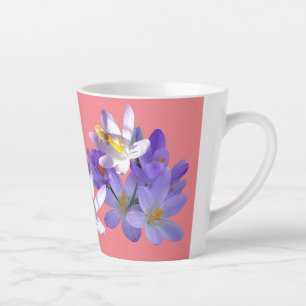 Tasse Latte Crocus mauves à la rougeur de latte rose d'abeill