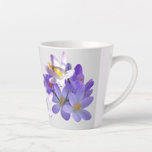 Tasse Latte Crocus violets avec tonneau gris clair d'abeille (Droite)