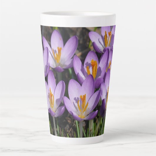 Tasse Latte Crocus violets ensoleillés (Devant)