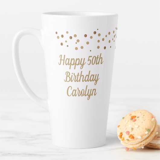 Tasse Latte Custom Joyeux 50e anniversaire confetti or (En situation)