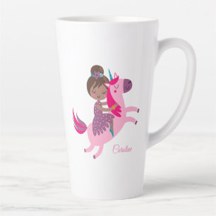 Tasse Latte Cute Brunette Haired Girl équitation sur une licor