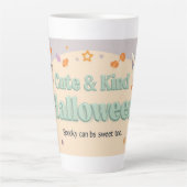 Tasse Latte 🧡 ✨ “Cute & Kind Halloween” Collection 🎃🌿 (Devant)