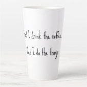 Tasse Latte D'abord je bois le café, puis je fais les choses. (Devant)