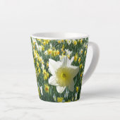 Tasse Latte Daffodiles Fleurs de printemps Champ Blanc Latte M (Angle droit)