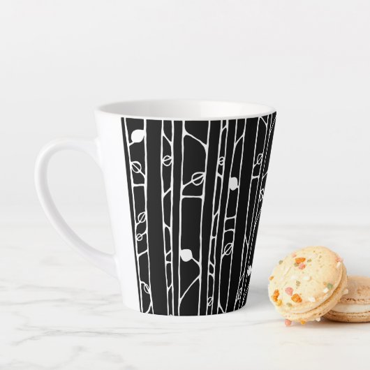 Tasse Latte Dans le bois de latte blanc (En situation)